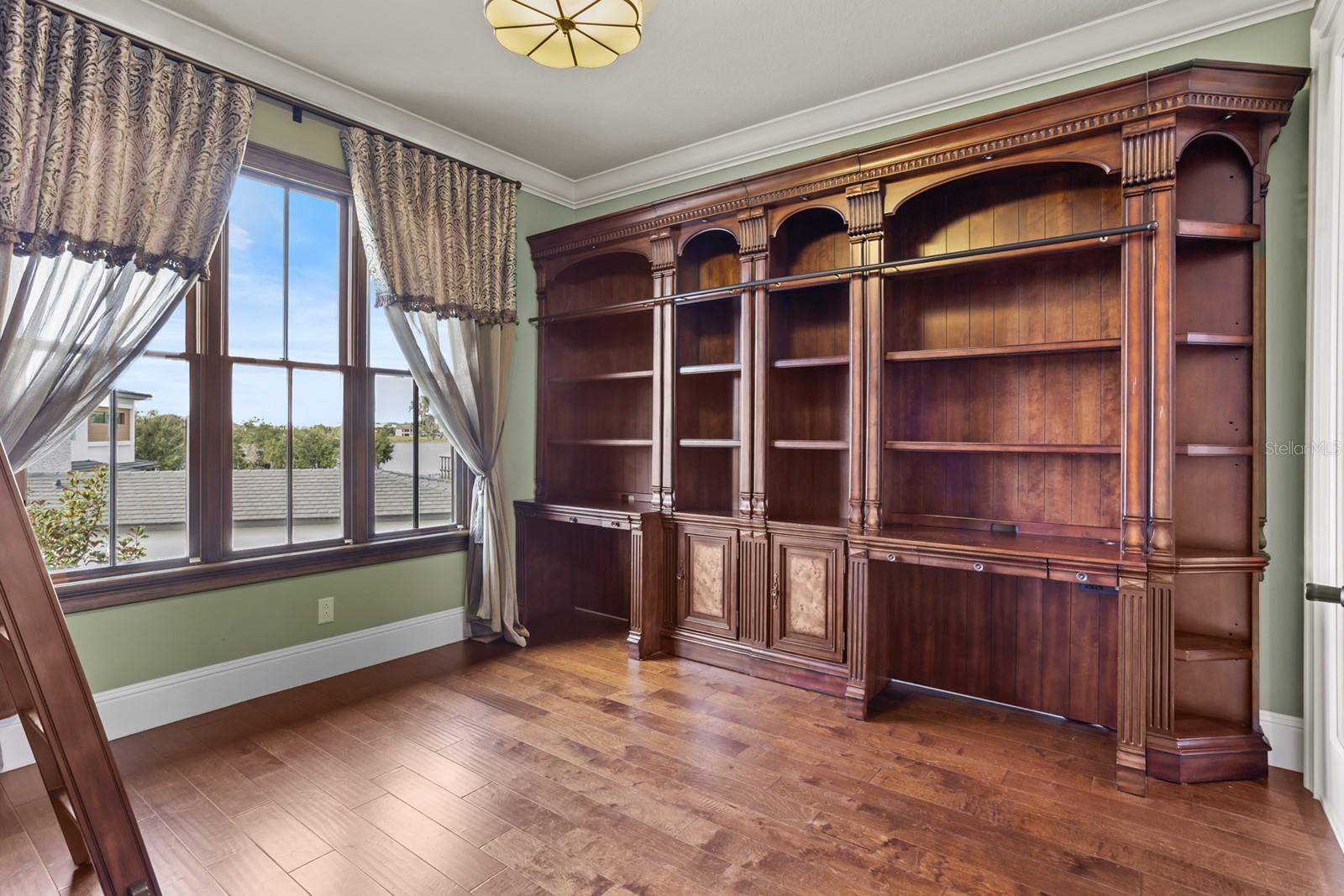 Image 43 of 100 For 6621 Point Hancock Drive