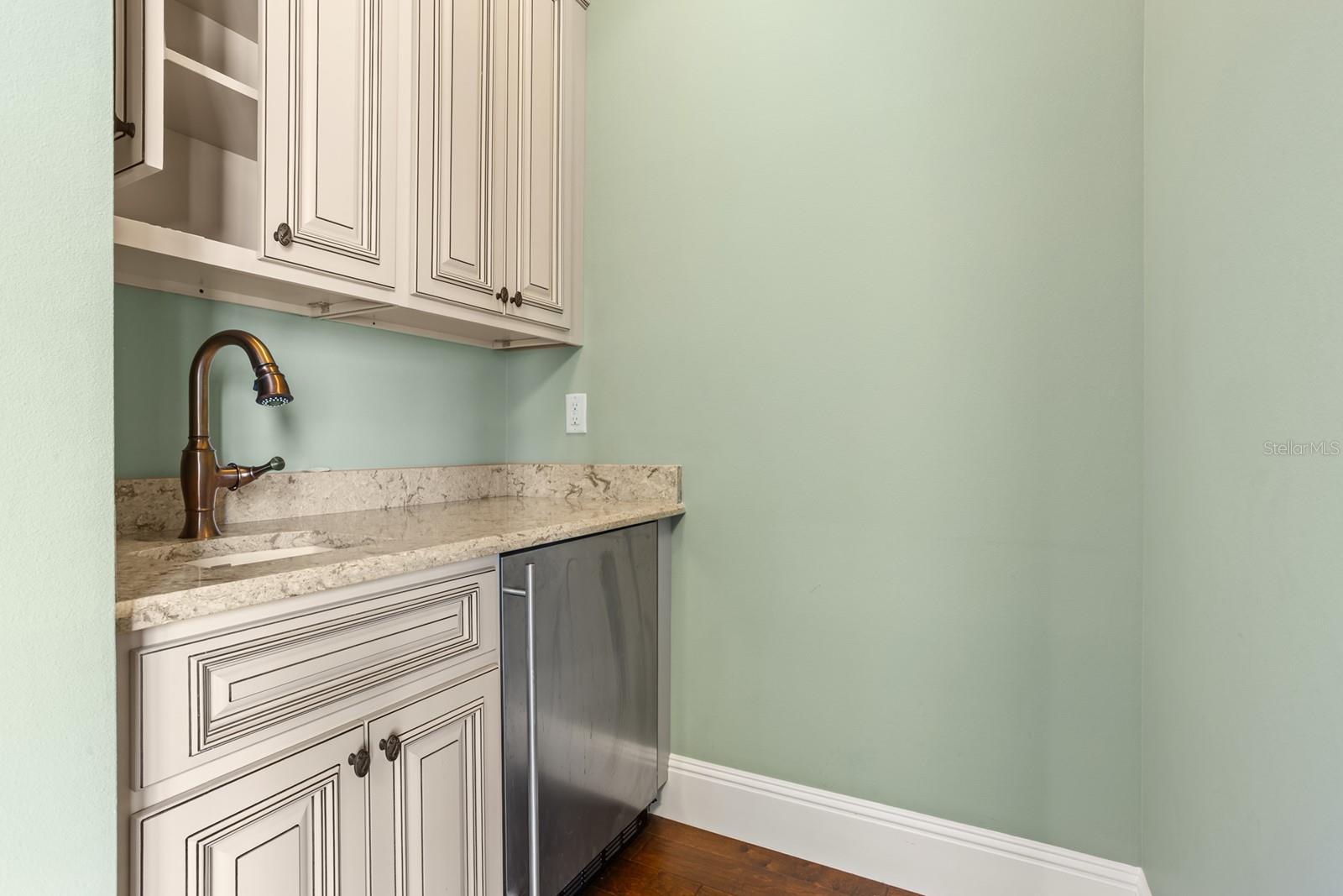 Image 44 of 100 For 6621 Point Hancock Drive