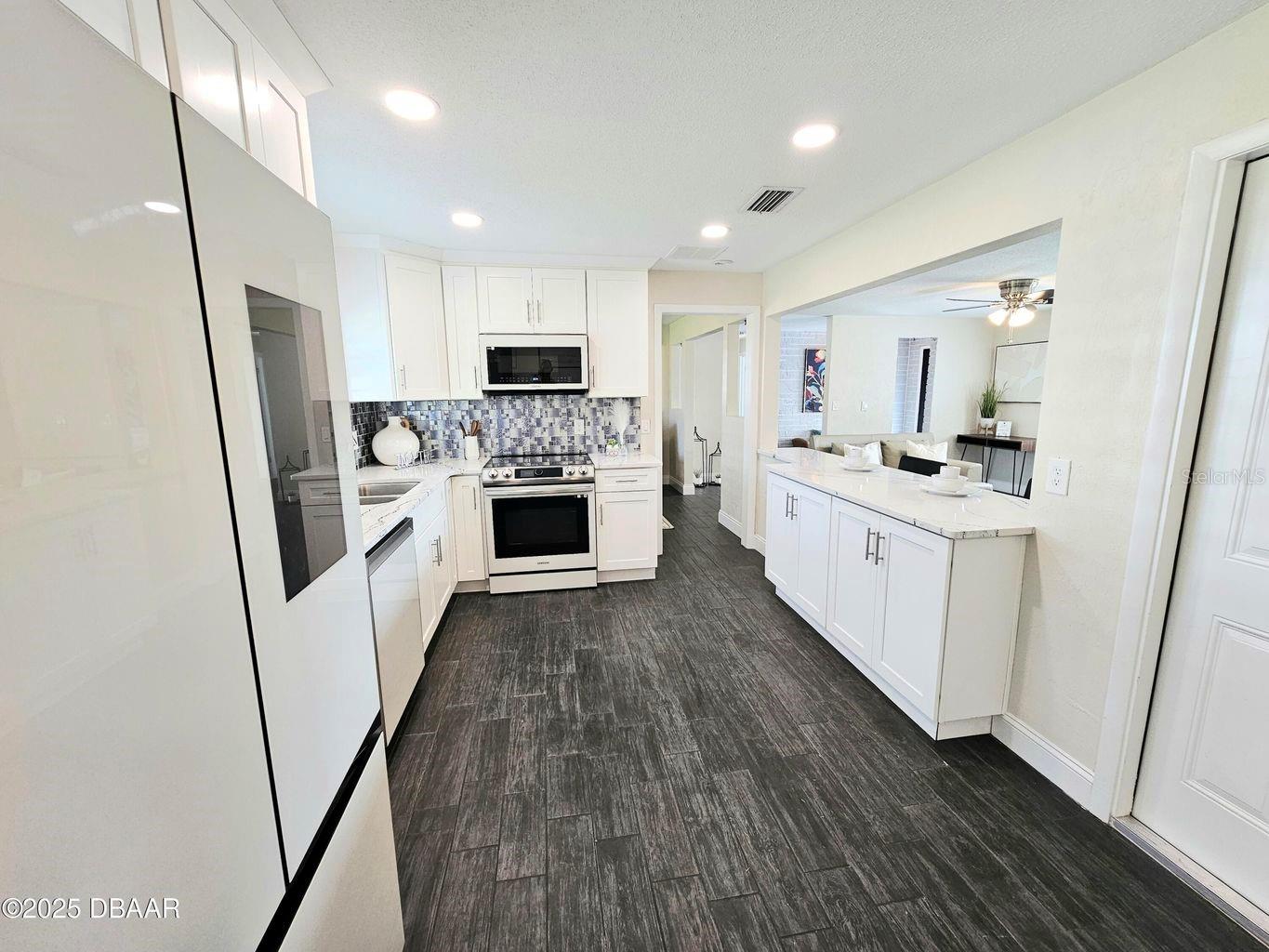 Image 17 of 39 For 253 Brighton Drive