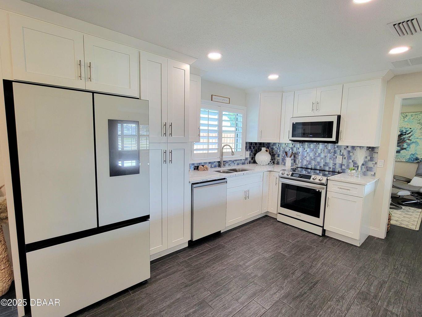 Image 8 of 39 For 253 Brighton Drive