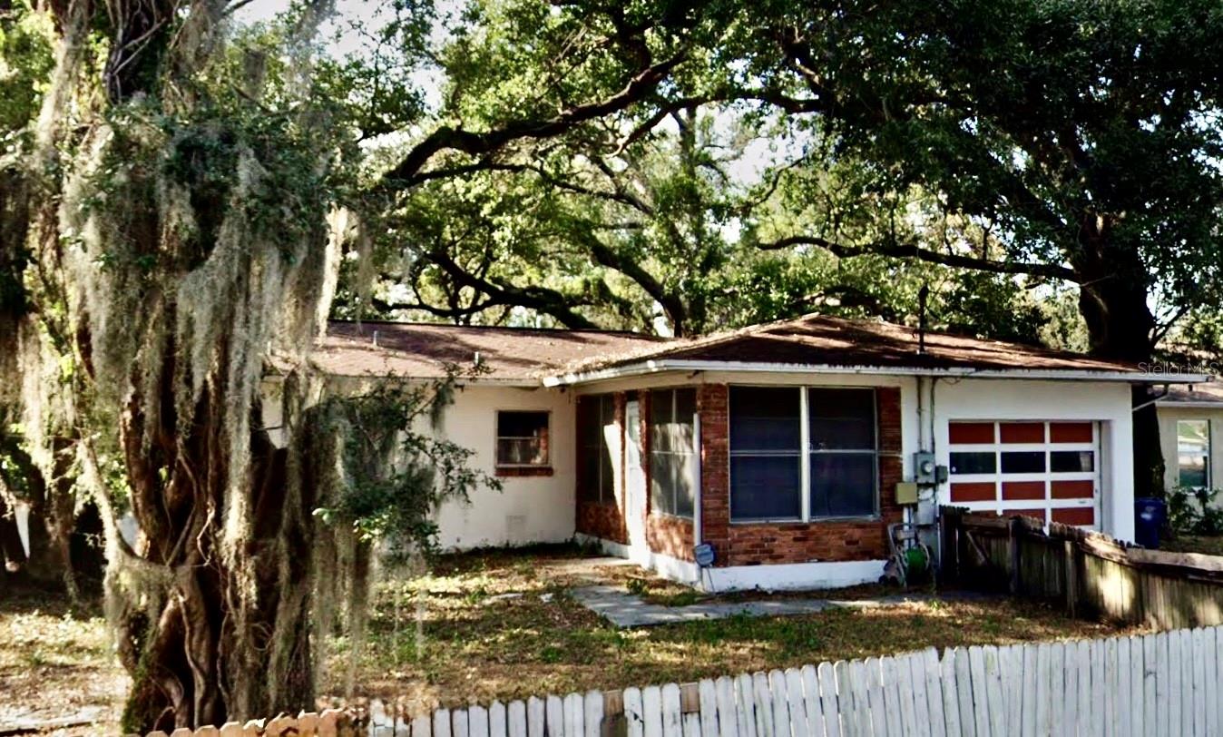 Listing Details for 8510 Seminole Avenue, TAMPA, FL 33604