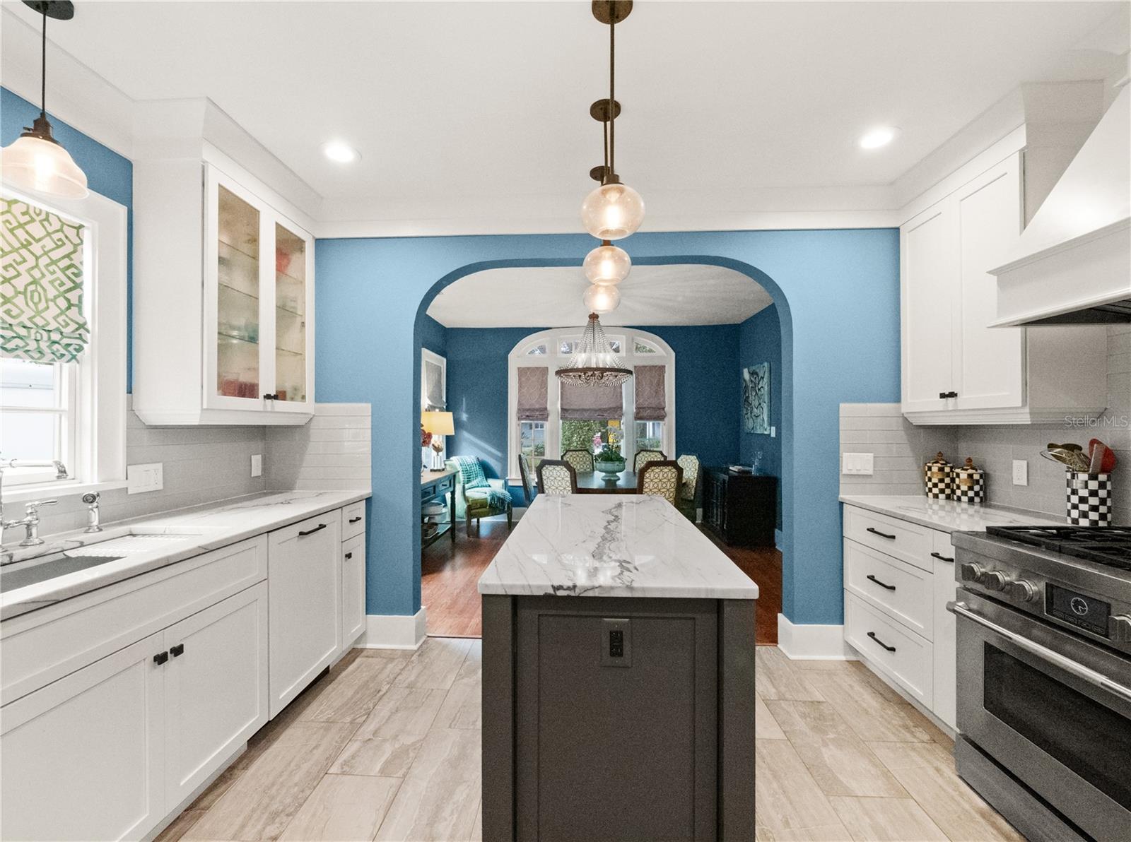 Image 10 of 34 For 818 Stetson Street