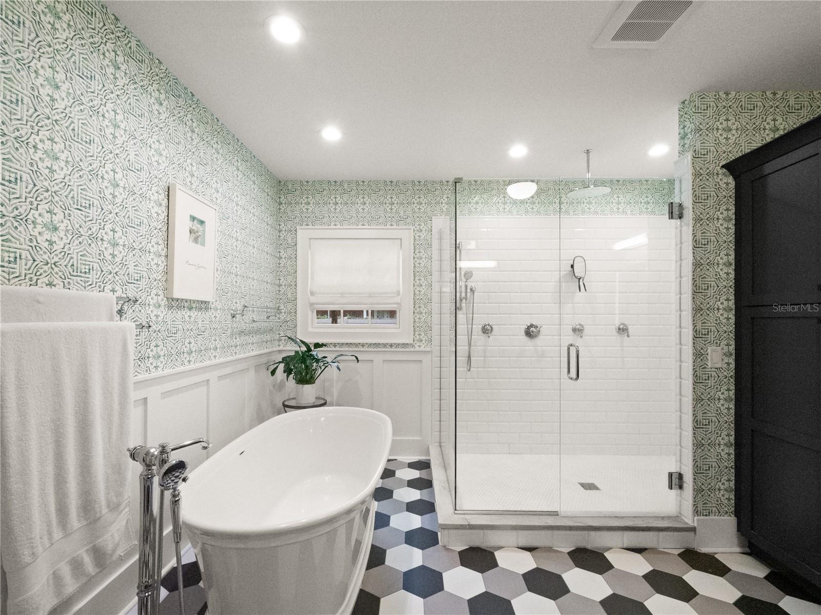 Image 22 of 34 For 818 Stetson Street