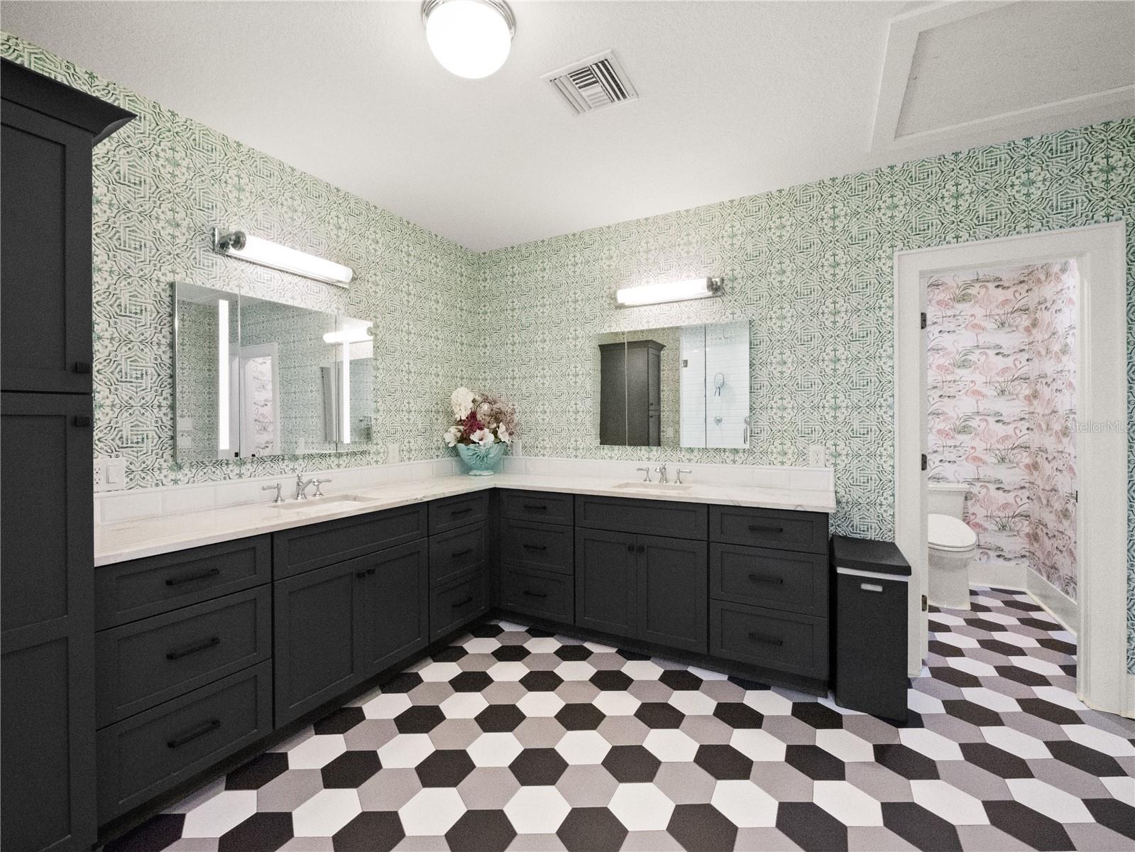 Image 23 of 34 For 818 Stetson Street