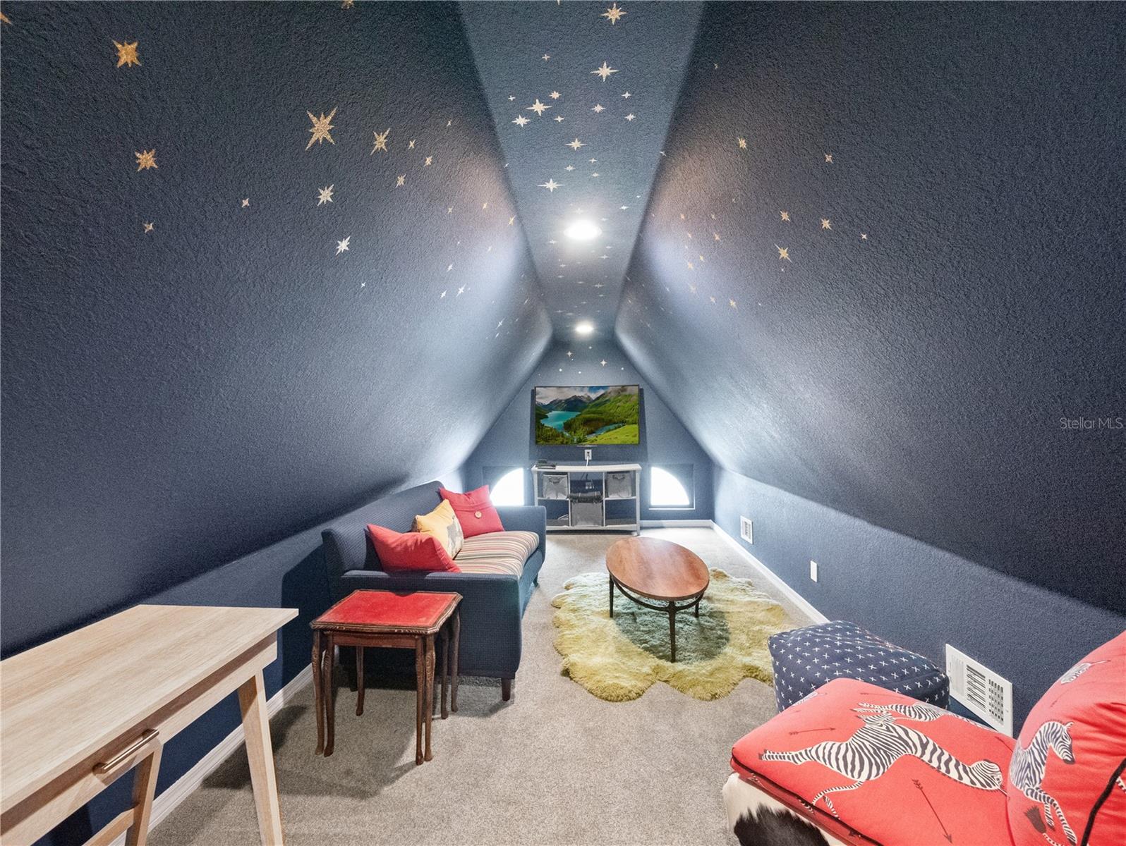 Image 27 of 34 For 818 Stetson Street