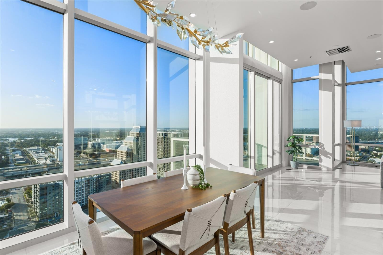 Image 13 of 44 For 150 Robinson Street Ph3506