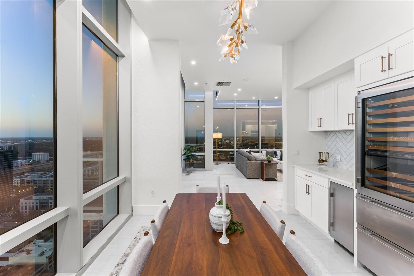 Image 14 of 44 For 150 Robinson Street Ph3506