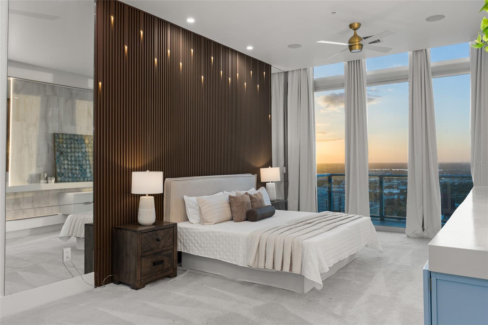 Image 16 of 44 For 150 Robinson Street Ph3506