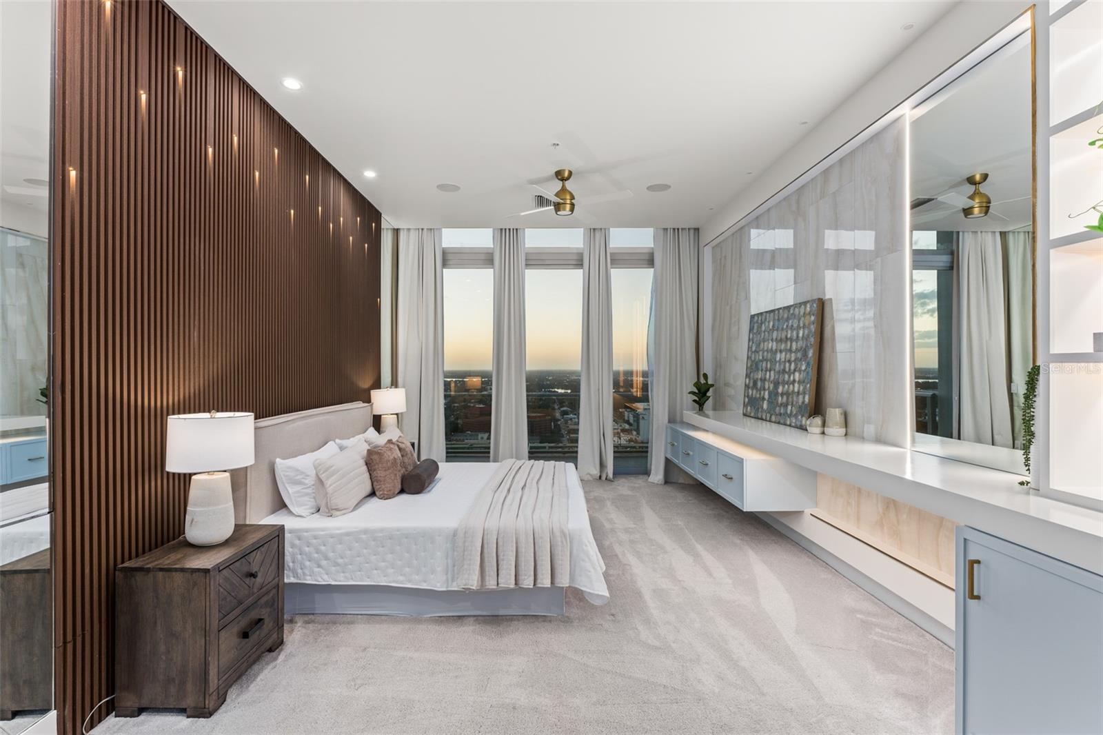 Image 17 of 44 For 150 Robinson Street Ph3506