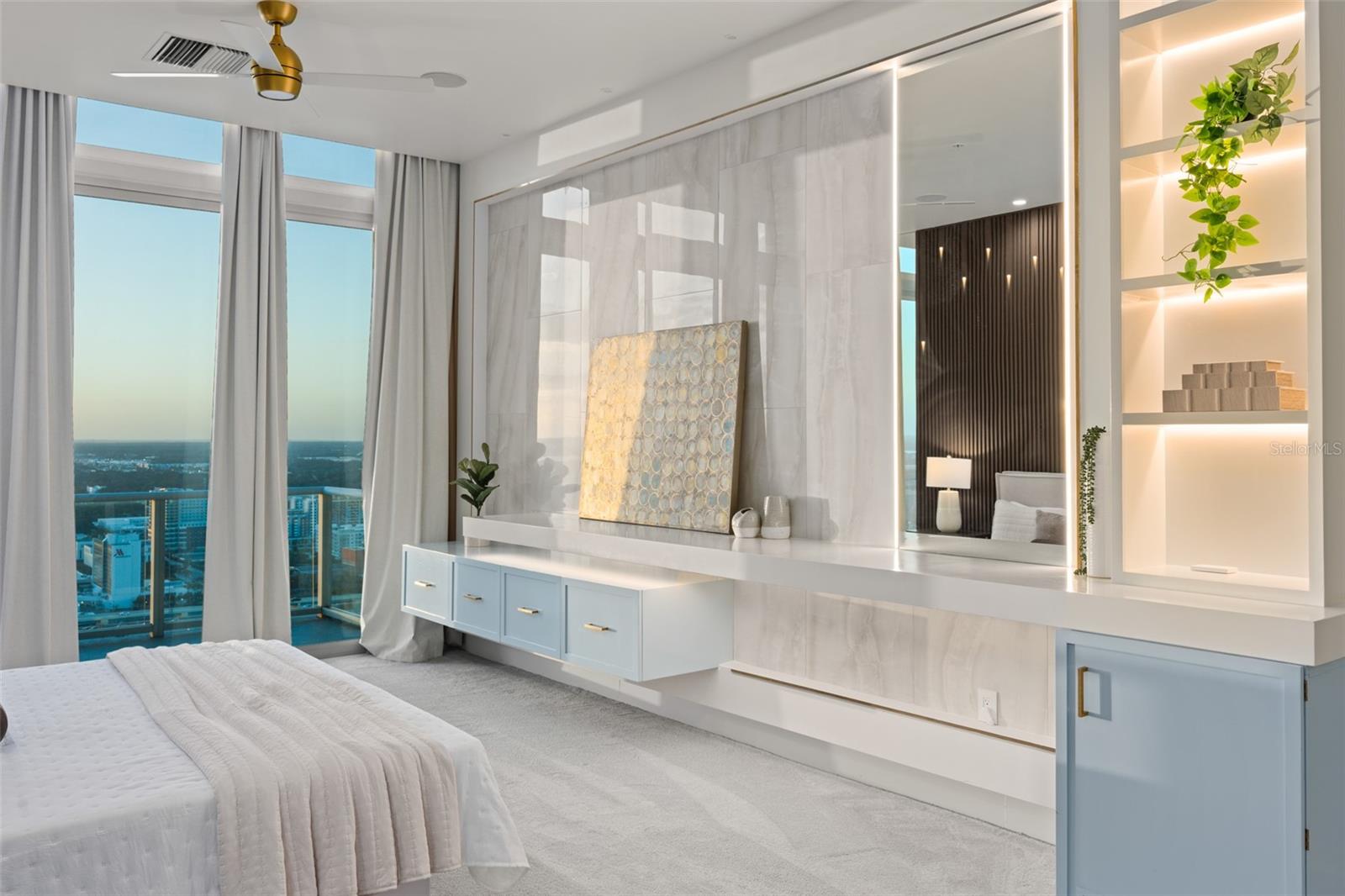 Image 18 of 44 For 150 Robinson Street Ph3506