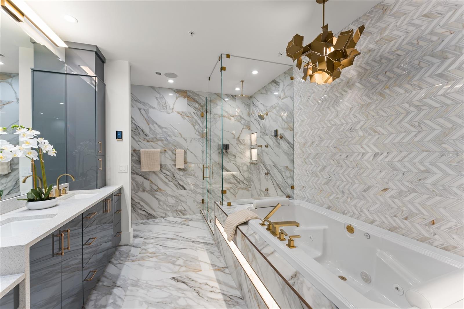 Image 19 of 44 For 150 Robinson Street Ph3506