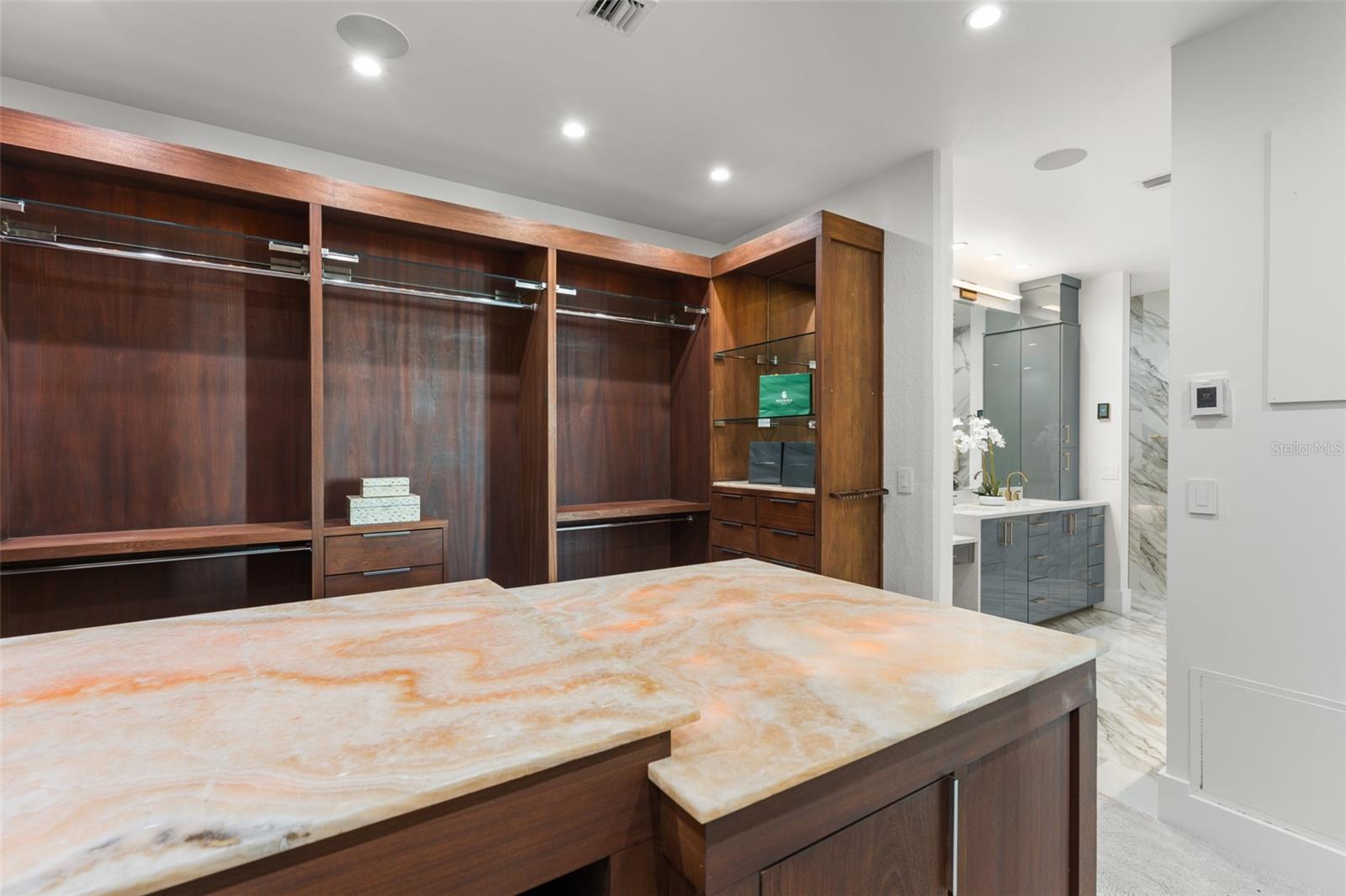 Image 23 of 44 For 150 Robinson Street Ph3506