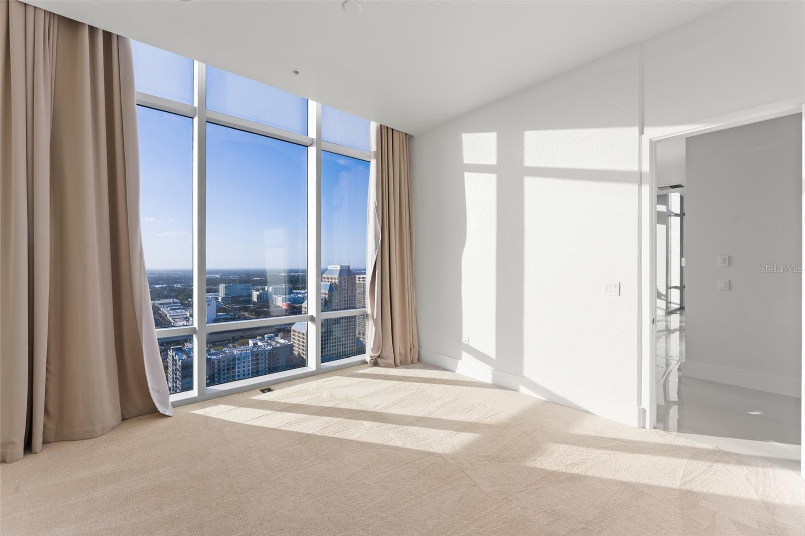 Image 29 of 44 For 150 Robinson Street Ph3506