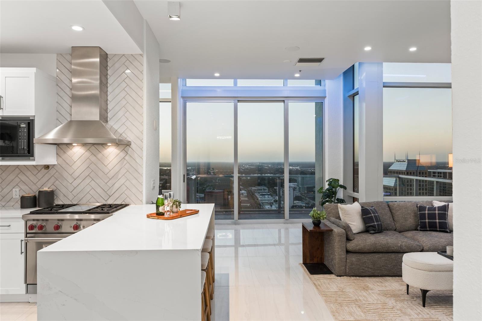 Image 3 of 44 For 150 Robinson Street Ph3506