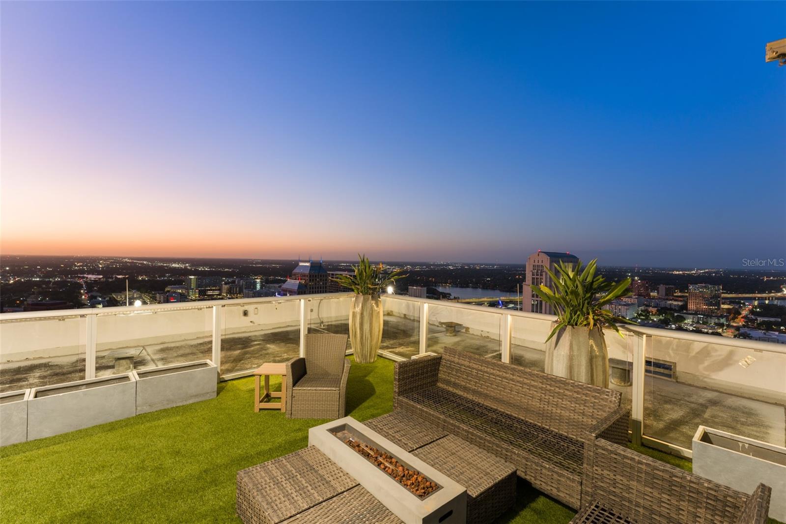 Image 34 of 44 For 150 Robinson Street Ph3506