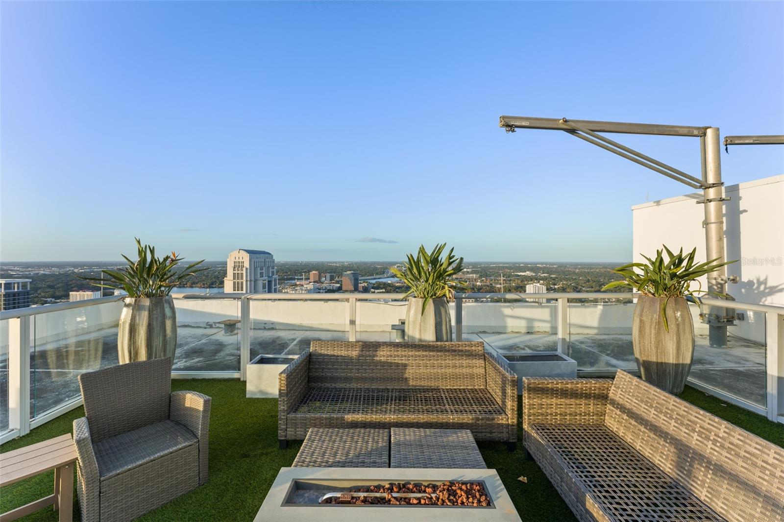 Image 36 of 44 For 150 Robinson Street Ph3506