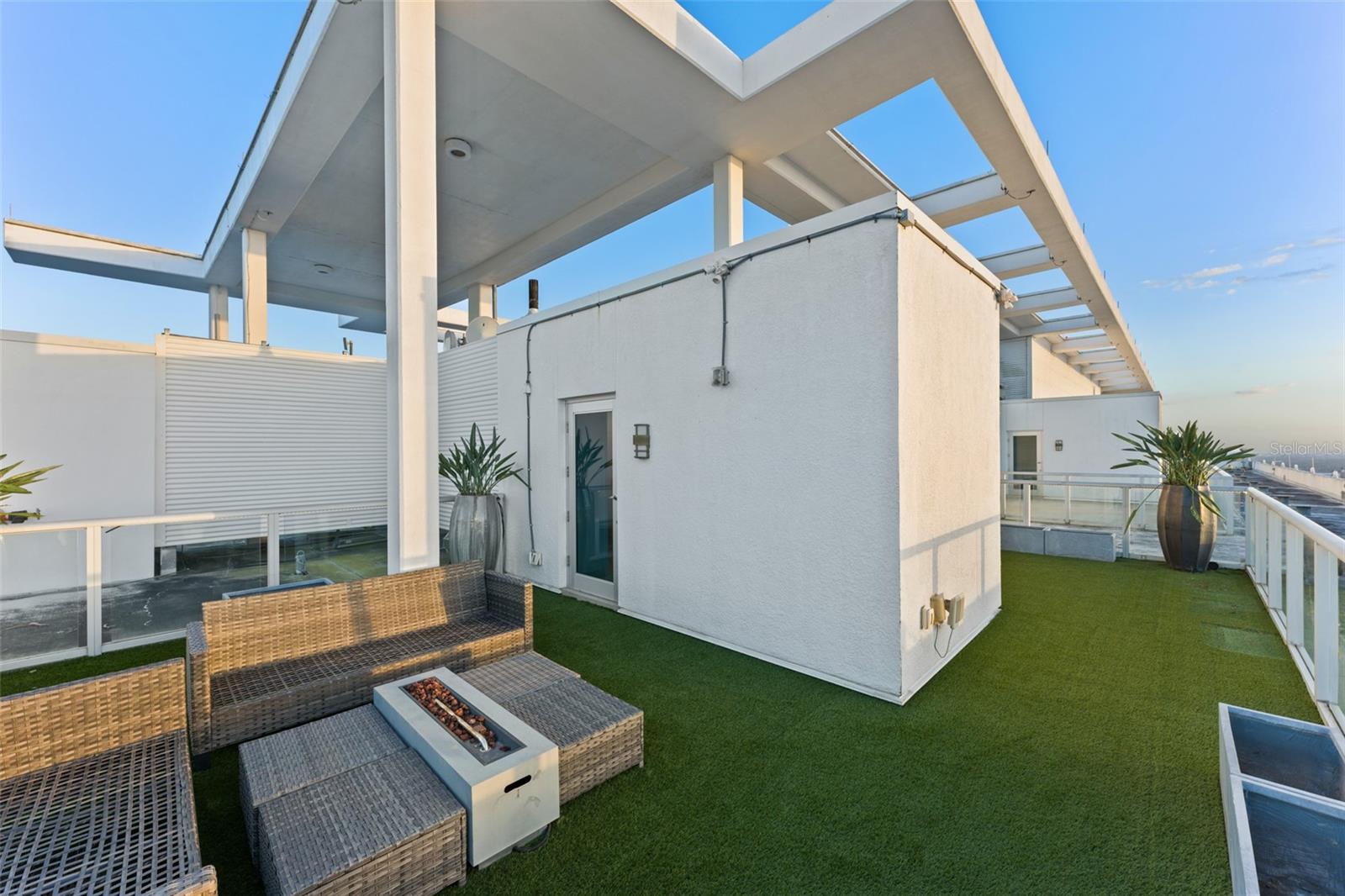 Image 38 of 44 For 150 Robinson Street Ph3506