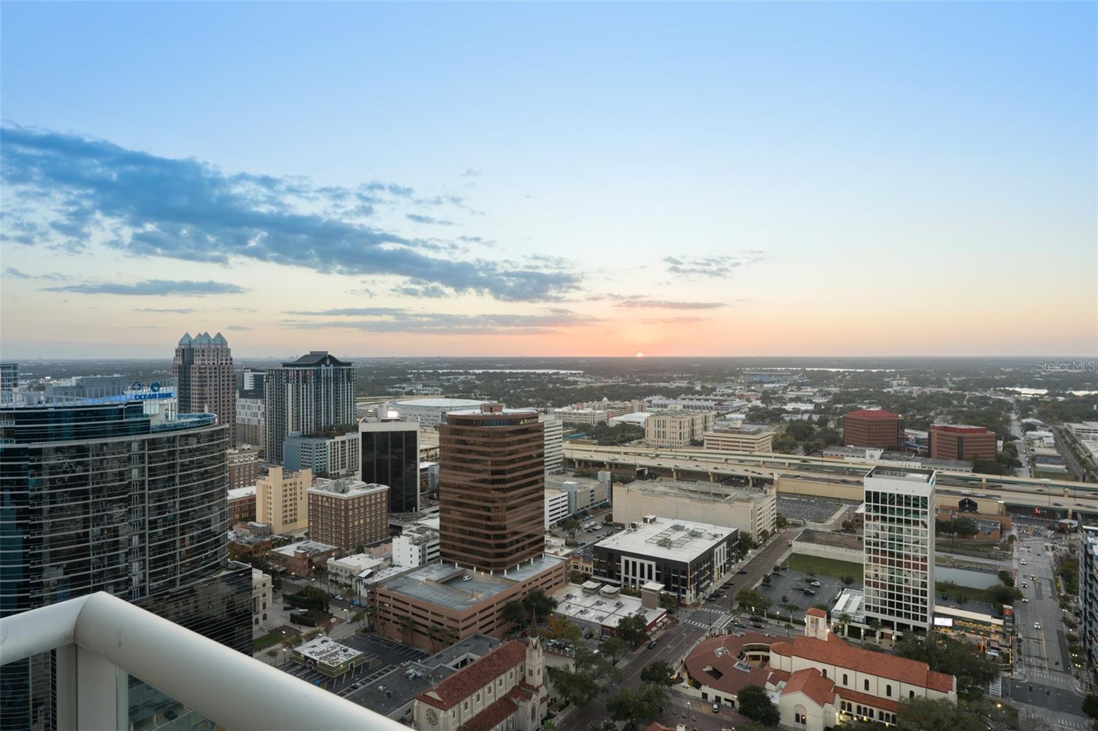 Image 39 of 44 For 150 Robinson Street Ph3506