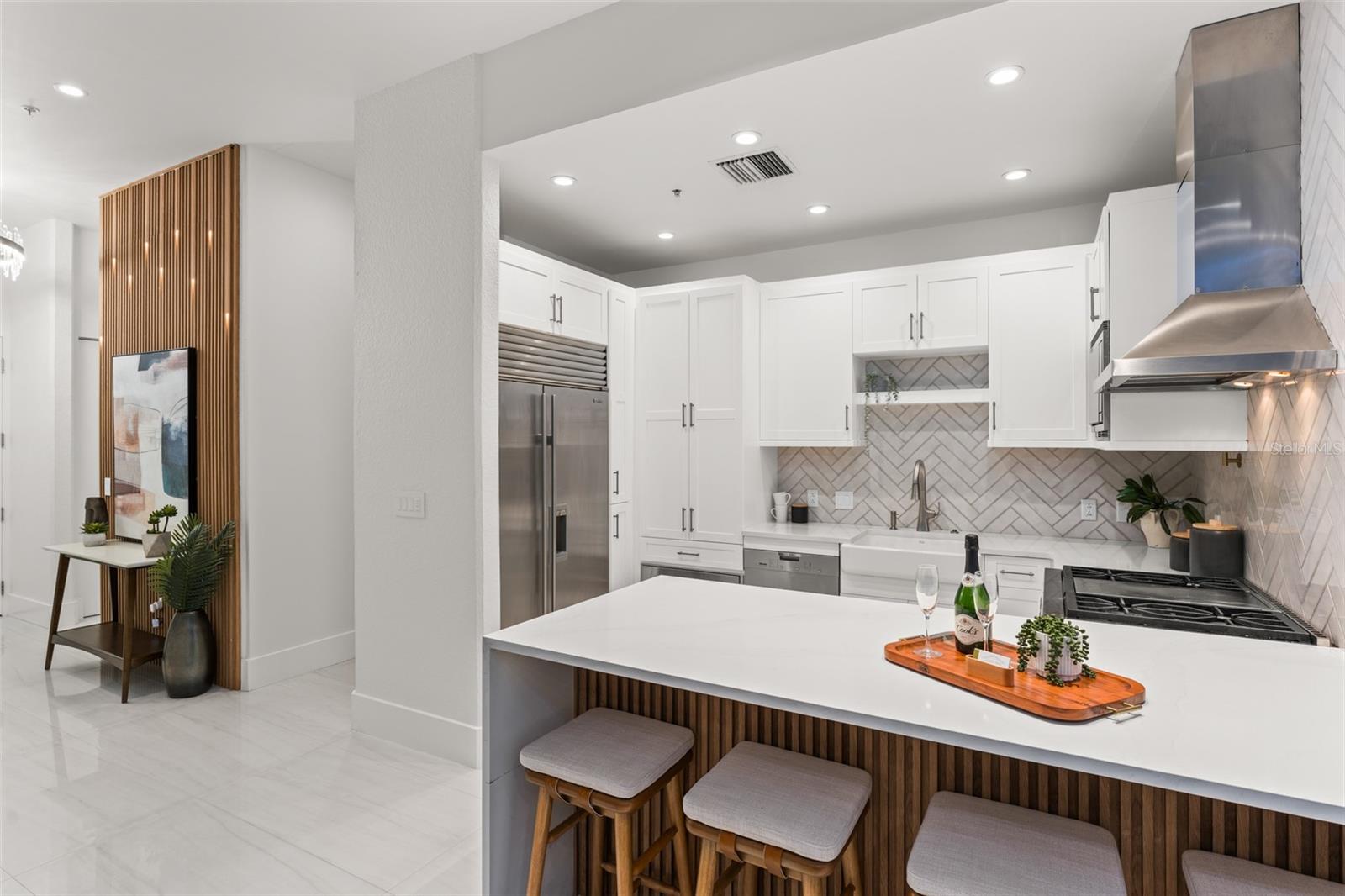 Image 7 of 44 For 150 Robinson Street Ph3506