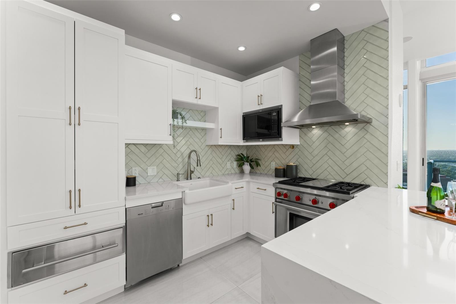 Image 8 of 44 For 150 Robinson Street Ph3506