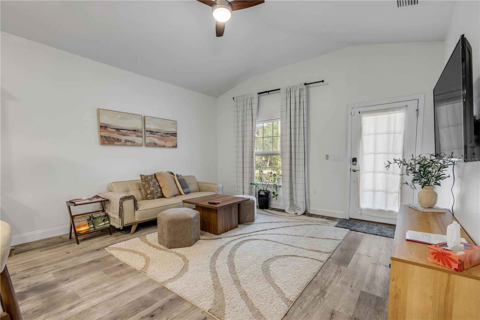 Image 4 of 27 For 14 Seminole Avenue