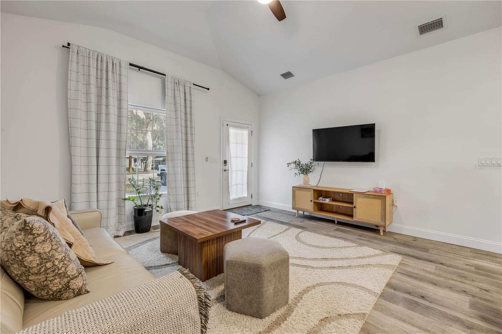 Image 5 of 27 For 14 Seminole Avenue