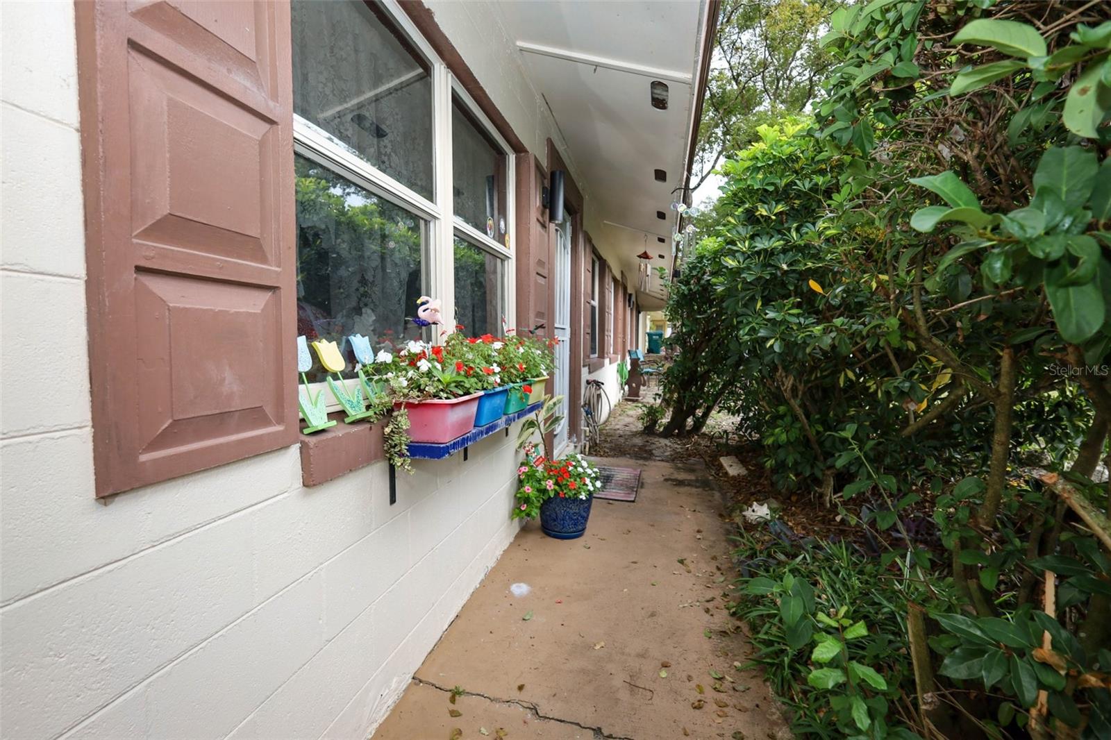 Image 2 of 25 For 613 Land Avenue