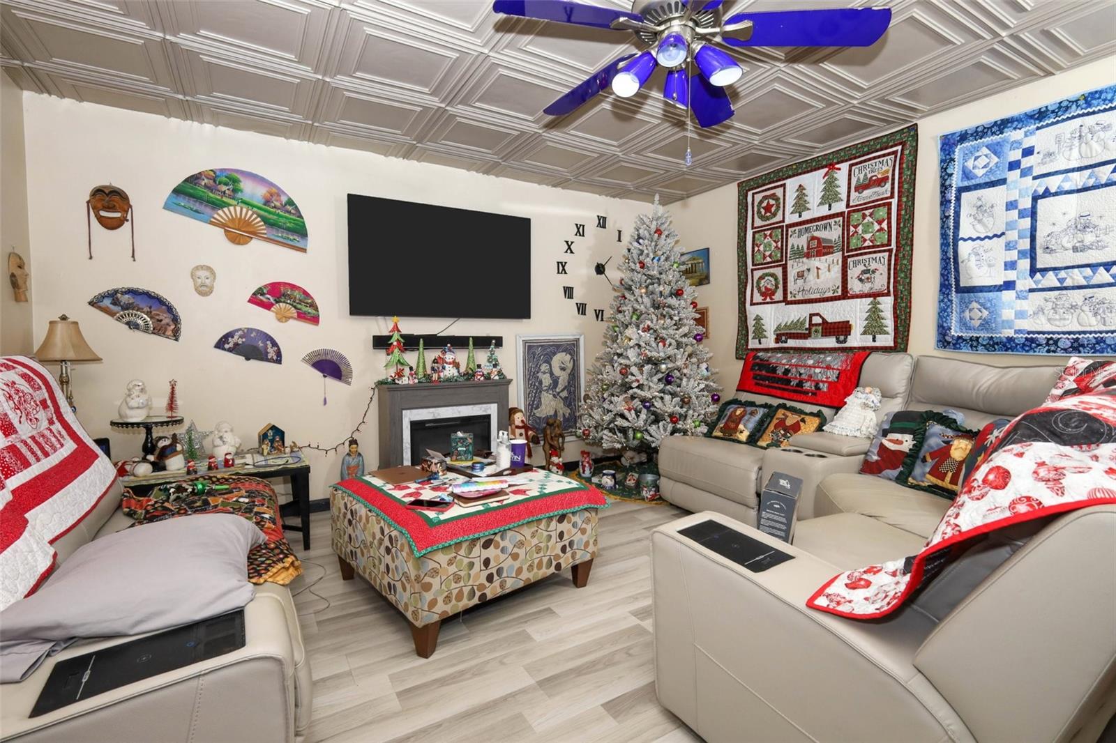 Image 3 of 25 For 613 Land Avenue