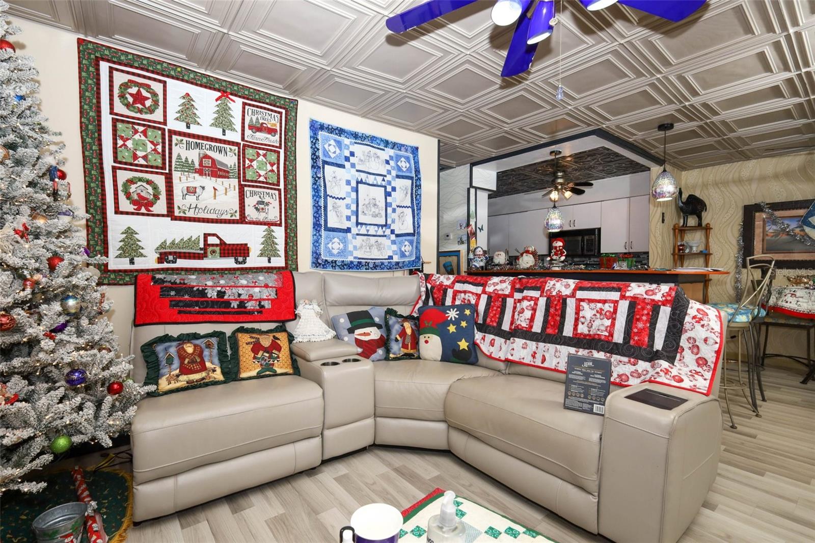 Image 6 of 25 For 613 Land Avenue