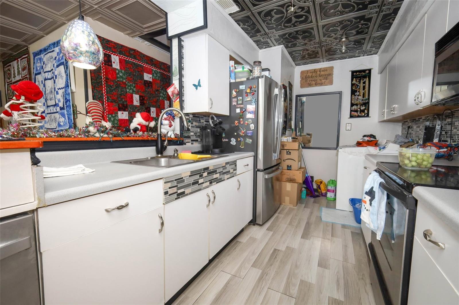 Image 9 of 25 For 613 Land Avenue