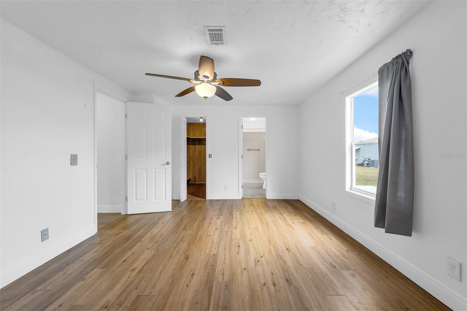 Image 10 of 21 For 562 Ruth Circle