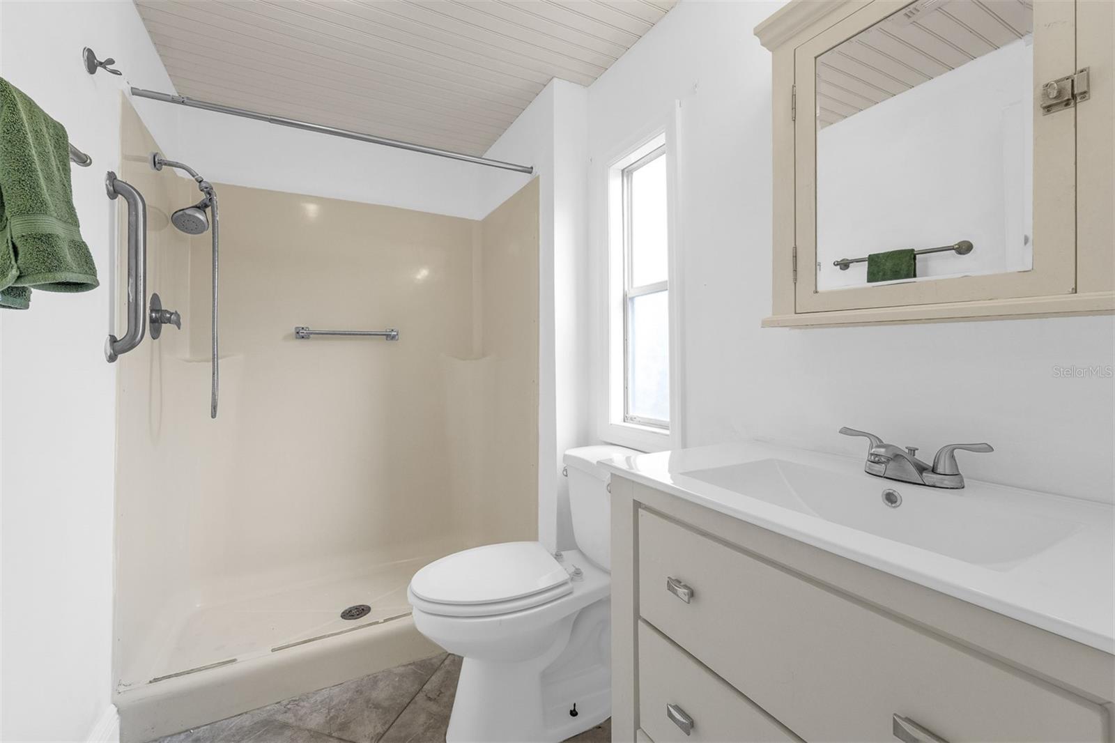 Image 11 of 21 For 562 Ruth Circle