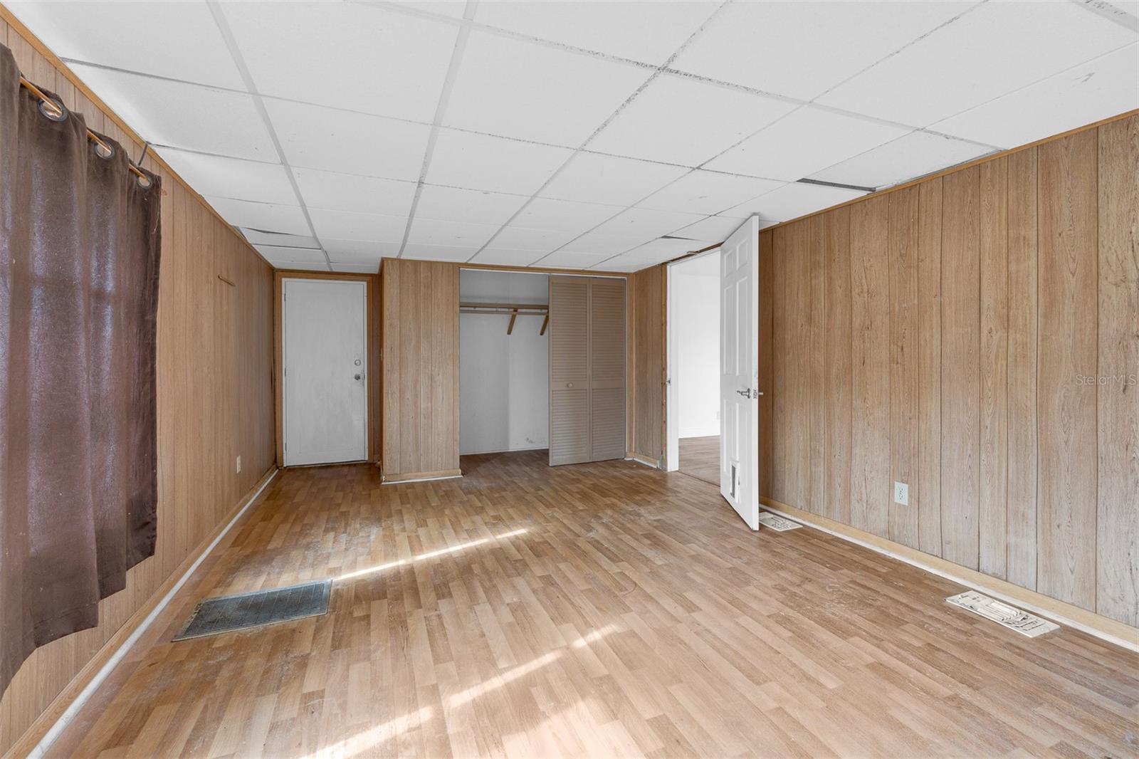 Image 14 of 21 For 562 Ruth Circle