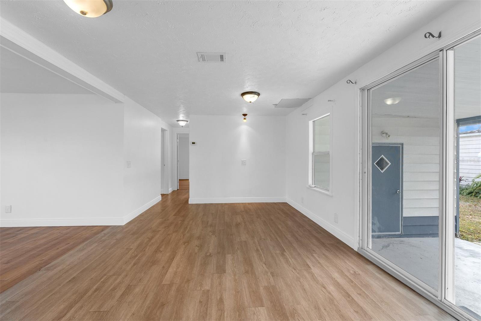 Image 7 of 21 For 562 Ruth Circle