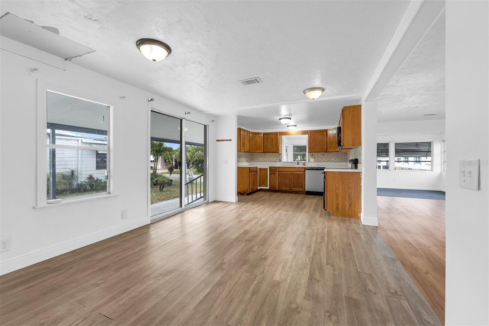 Image 8 of 21 For 562 Ruth Circle