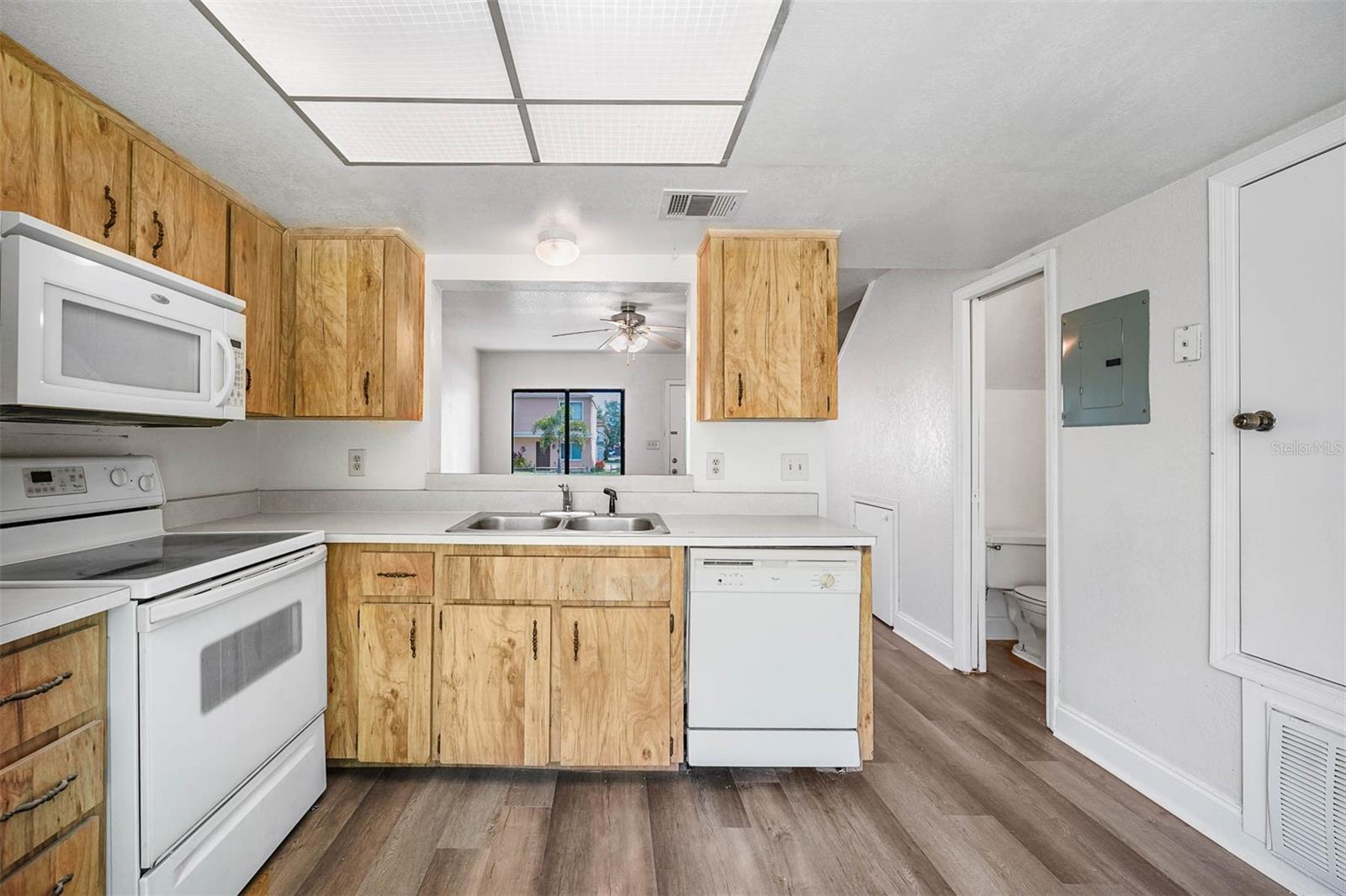 Image 8 of 26 For 12062 Tift Circle