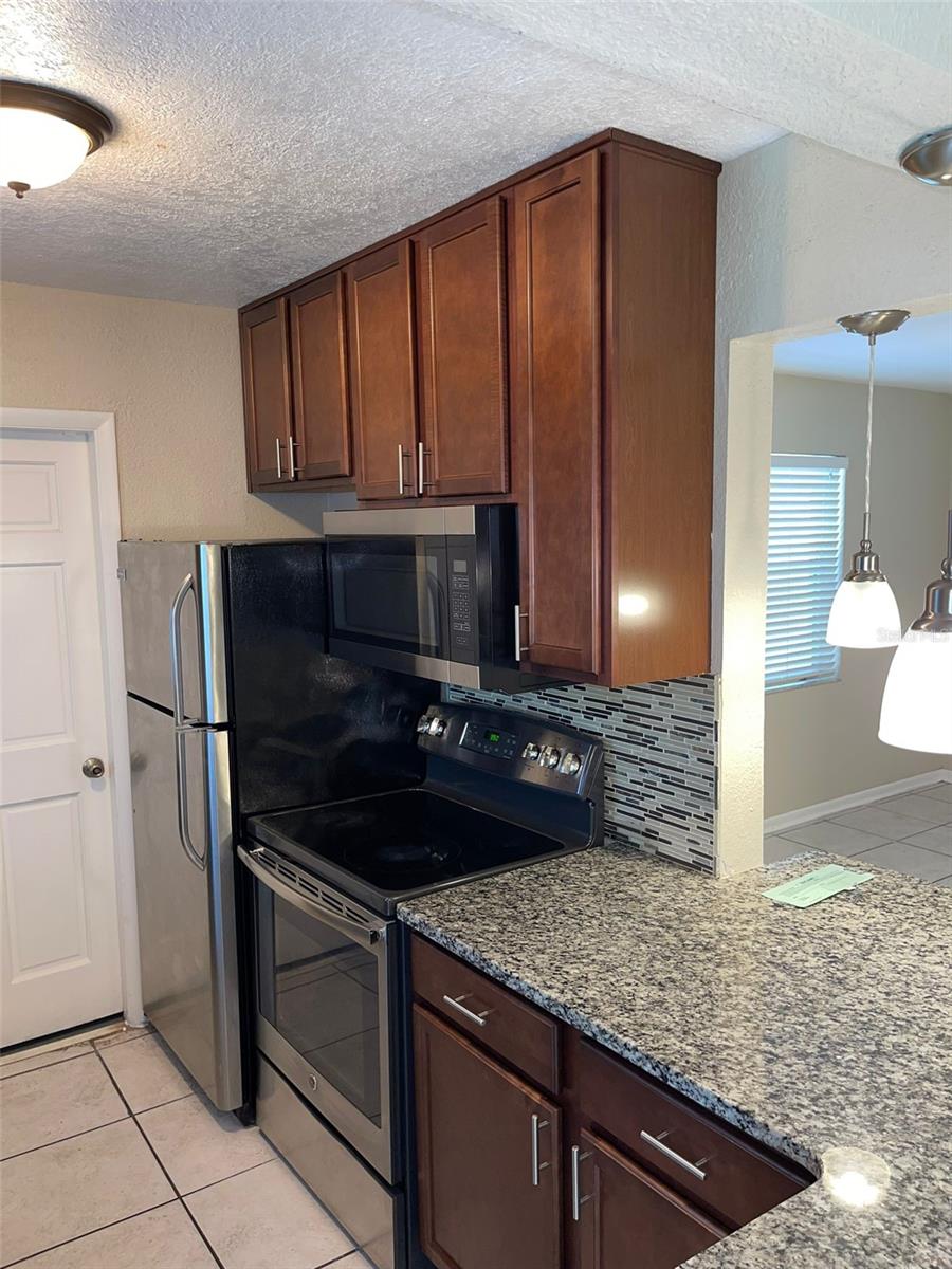 Image 10 of 23 For 531 Springfield Street