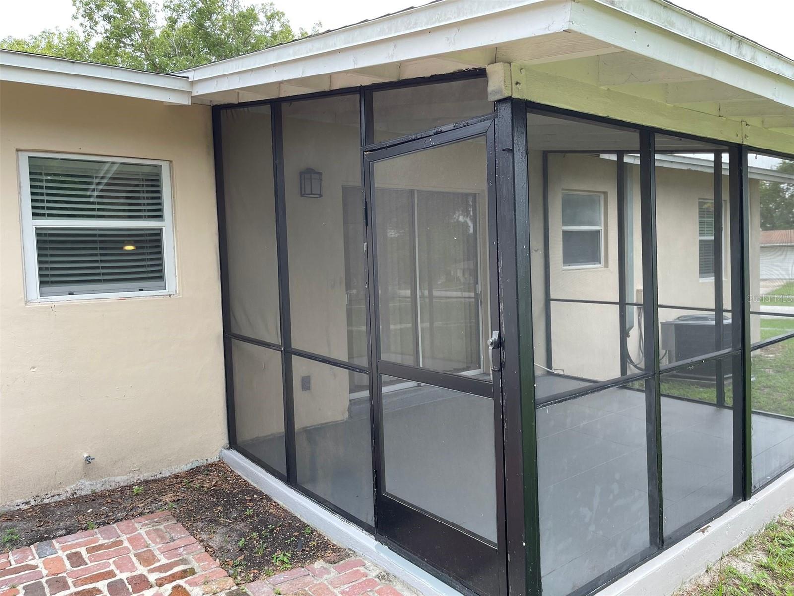 Image 7 of 23 For 531 Springfield Street