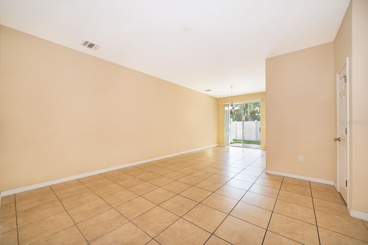 Image 5 of 21 For 9539 Silver Buttonwood Street