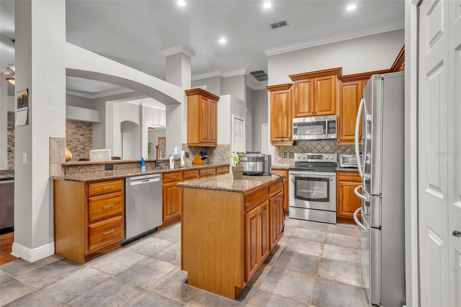 Image 10 of 34 For 419 Blue Water Edge Drive