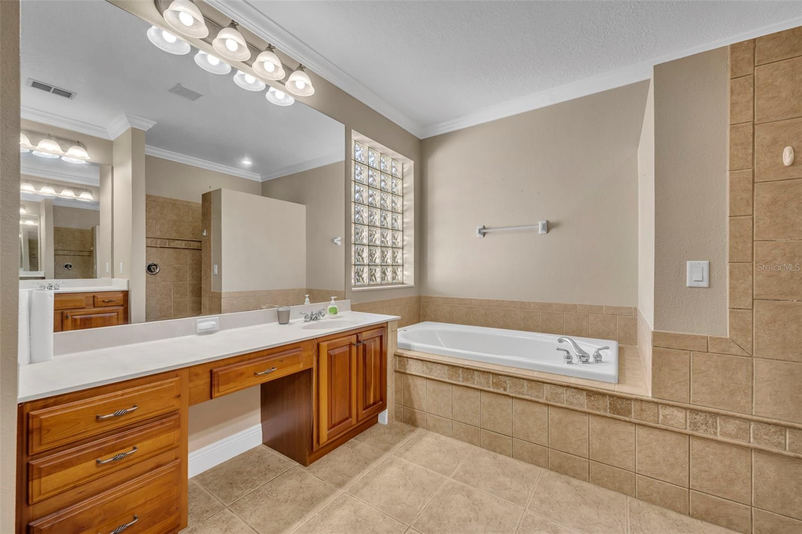 Image 16 of 34 For 419 Blue Water Edge Drive