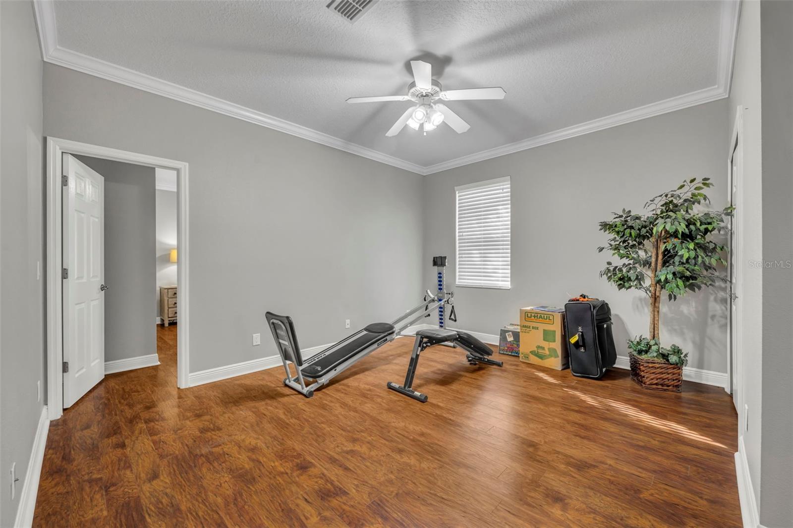 Image 21 of 34 For 419 Blue Water Edge Drive