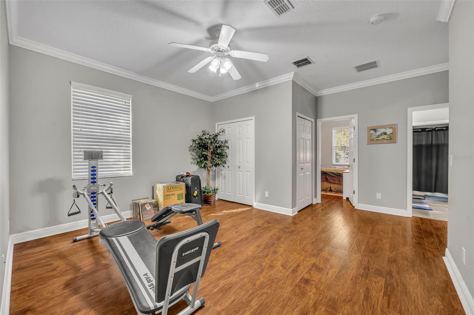 Image 22 of 34 For 419 Blue Water Edge Drive