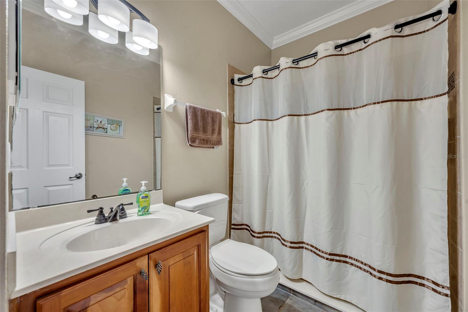 Image 23 of 34 For 419 Blue Water Edge Drive