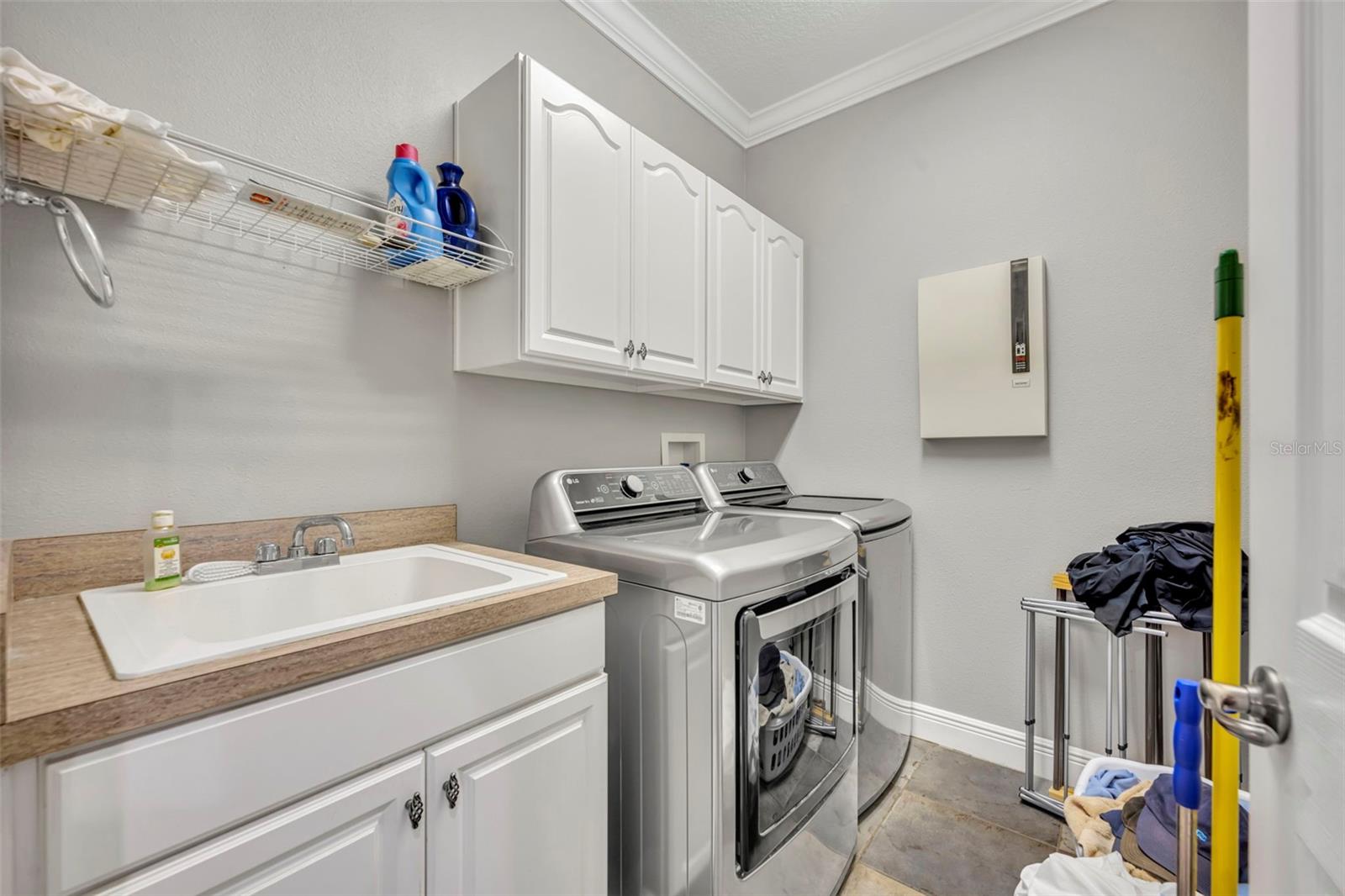 Image 26 of 34 For 419 Blue Water Edge Drive