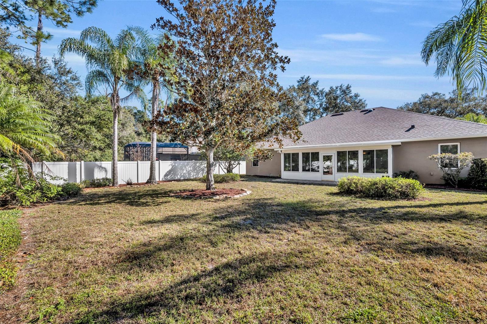 Image 30 of 34 For 419 Blue Water Edge Drive