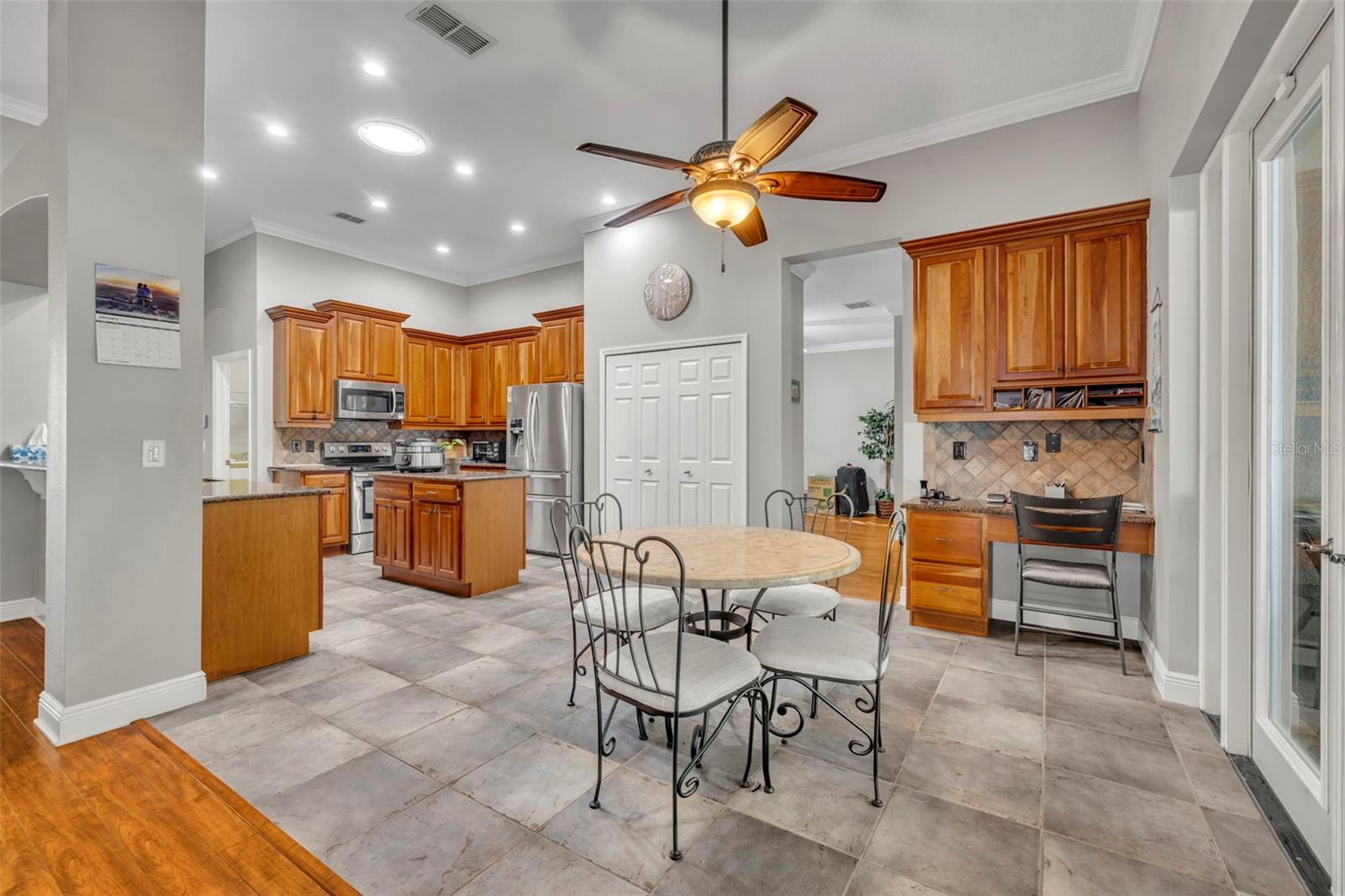 Image 9 of 34 For 419 Blue Water Edge Drive