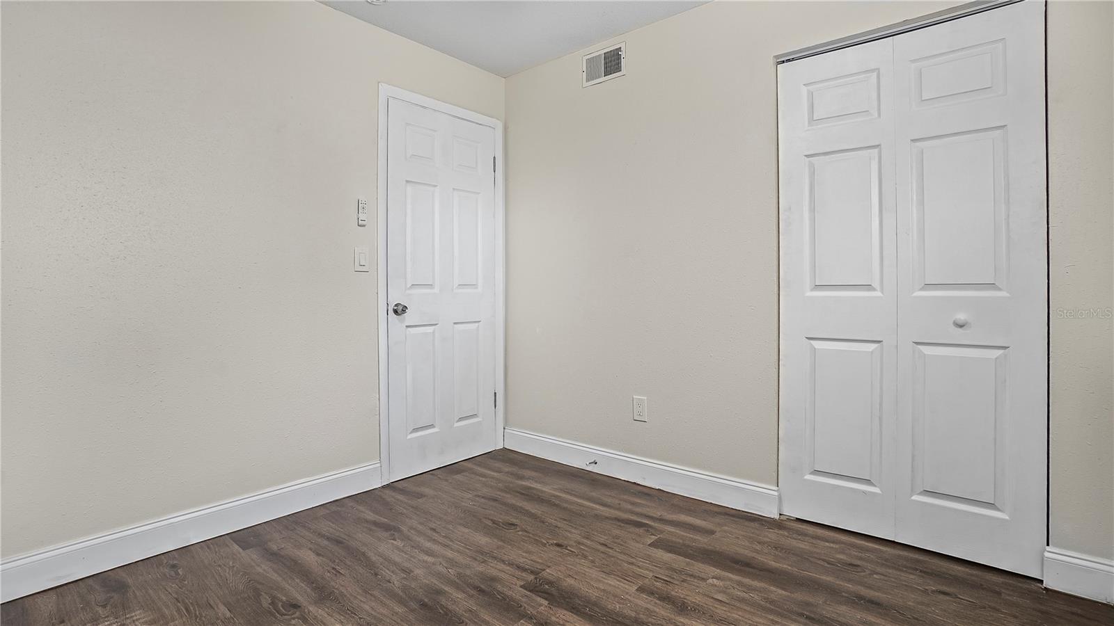 Image 12 of 23 For 7906 Arabian Place