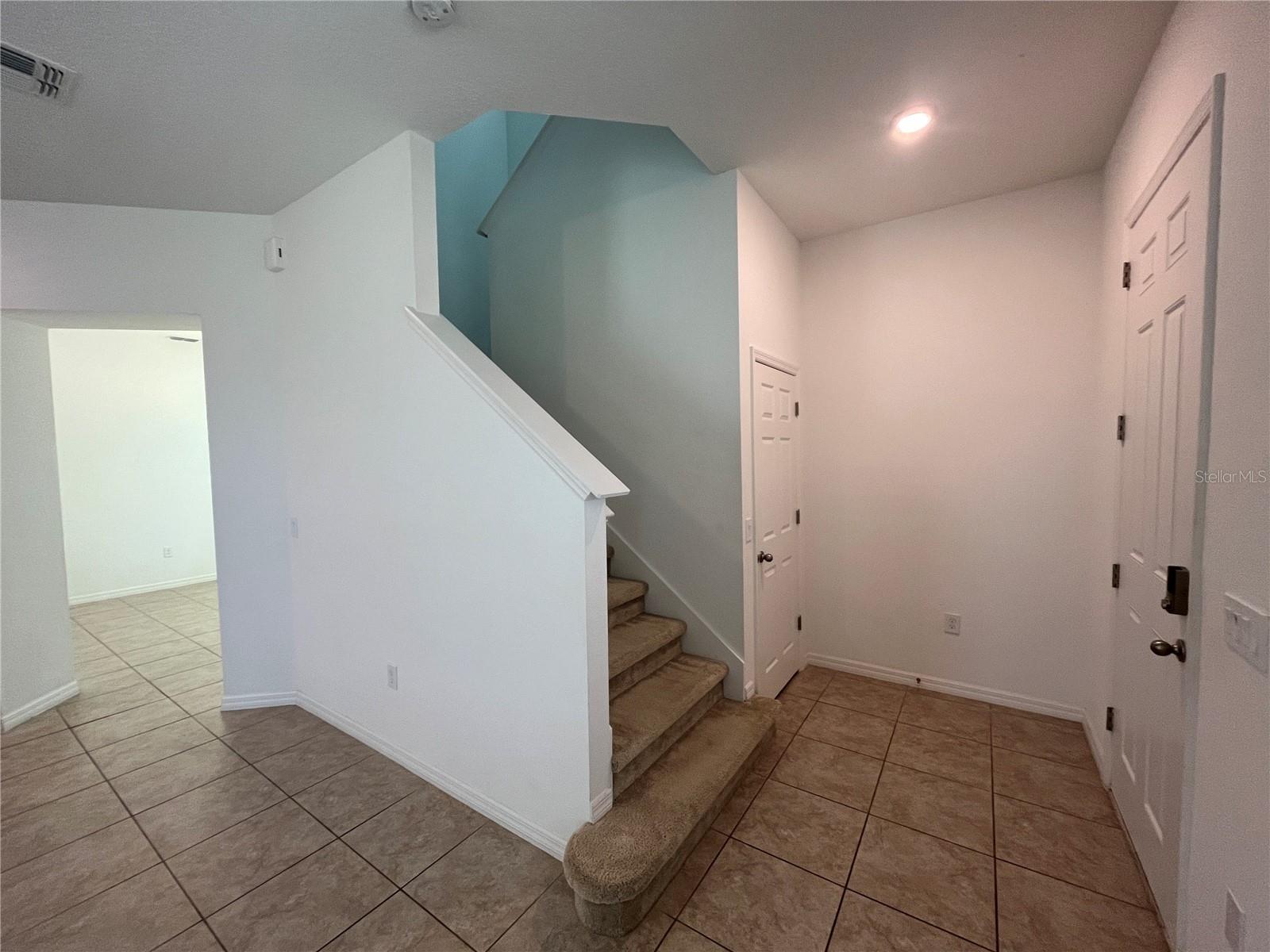 Image 11 of 23 For 15114 Stuttgart Alley