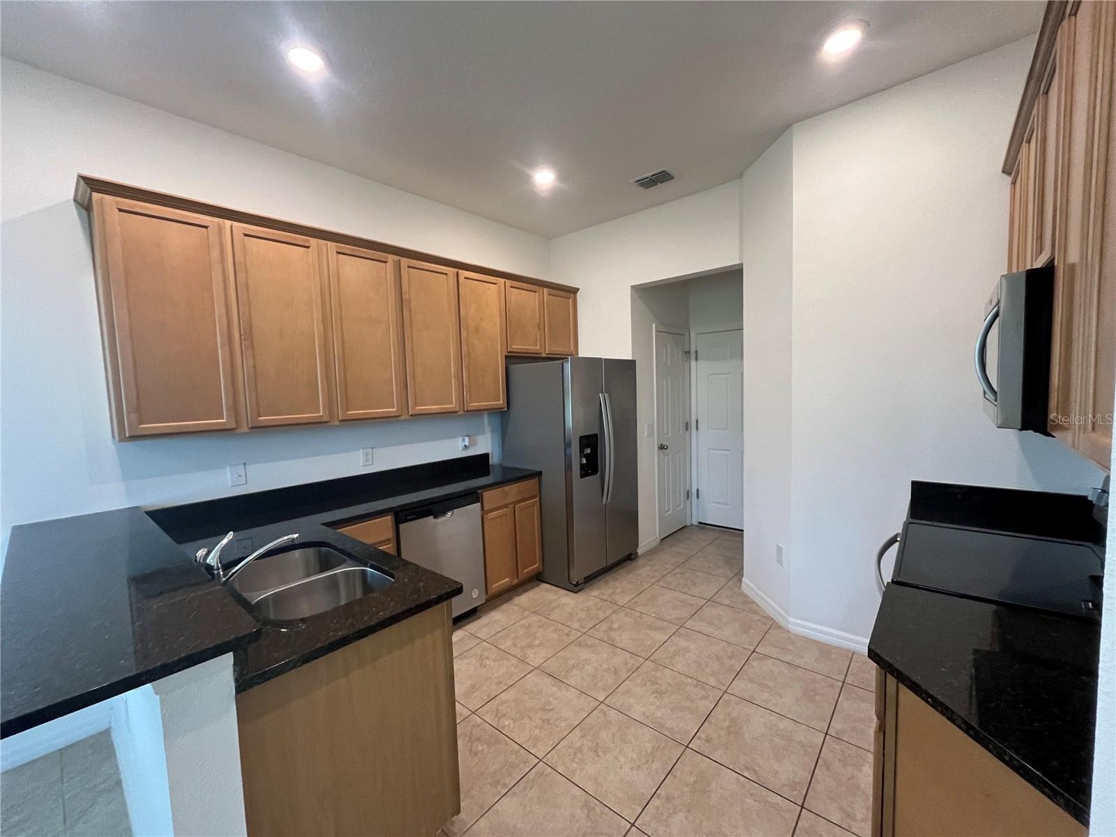 Image 7 of 23 For 15114 Stuttgart Alley